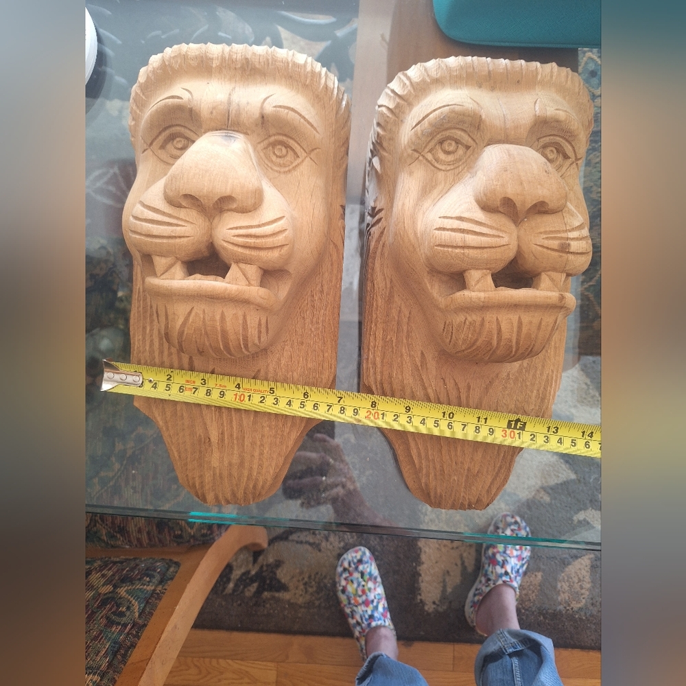 Wooden Lion Head Wall Decor